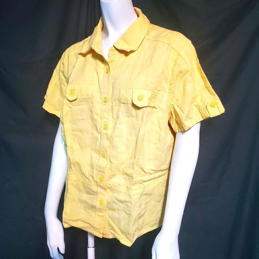 CJ Banks Yellow Short Sleeve Button Down Shirt (X)